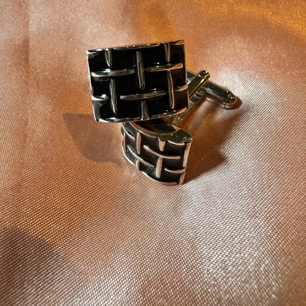 ⚫ Black & Silver Grid Cufflinks – Modern, Sleek Design
